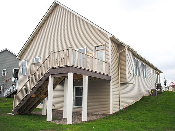 3rd image of 25 Thompson Ln