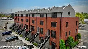 2 bed, 2.0 bath, 1000 sqft, $2,600 — Photo 2