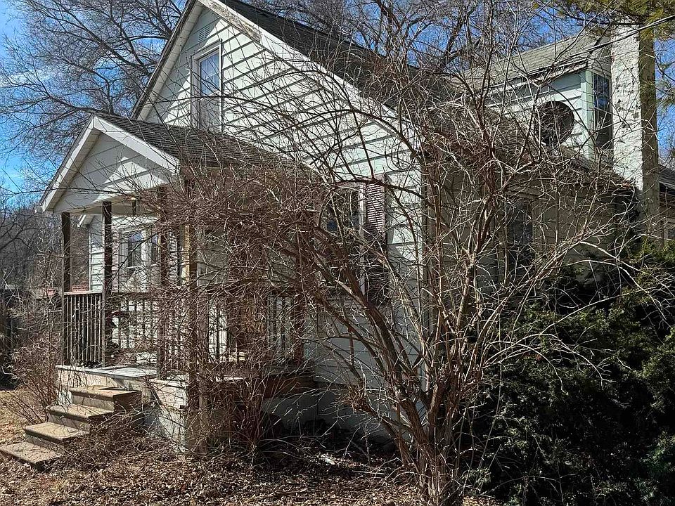 2nd image of 1325 N Park Rd