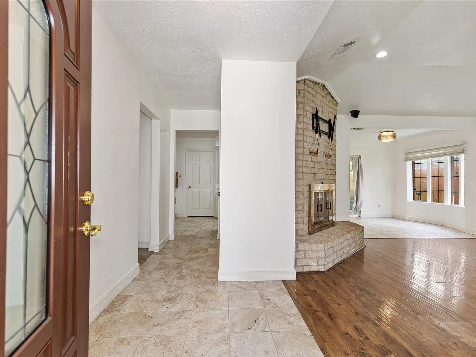 3 bed, 2.0 bath, 1751 sqft, $1,800 — Photo 2