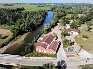 911 N Center St, Marshalltown, IA 50158