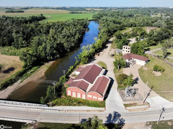 911 N Center St, Marshalltown, IA 50158