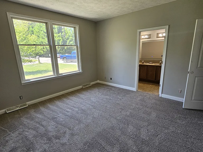 805 N Center St — Photo 8