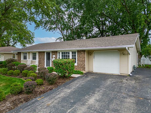 3rd image of 707 Duxbury Ln