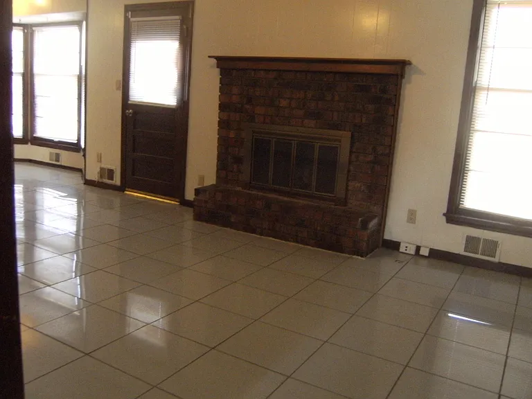 fire place in family room is for decoration only