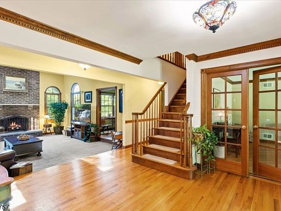 5th image of 7 Dark Hollow Ln