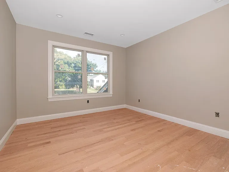 58 Marion Dr — Photo 16