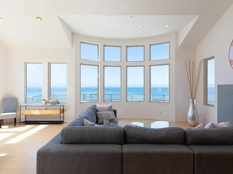 W Cliff Dr — Photo 3