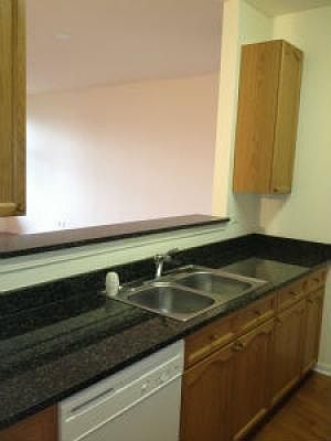 5th image of 7746 N Sheridan Rd #34