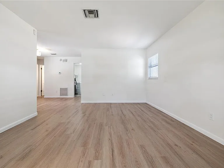 1809 E Knollwood St — Photo 6