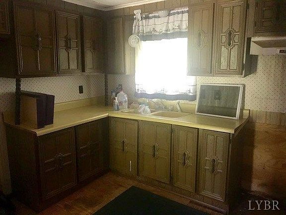 5th image of 216 Eastview Dr