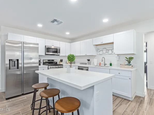 899 E FLINT Street, Chandler, AZ 85225