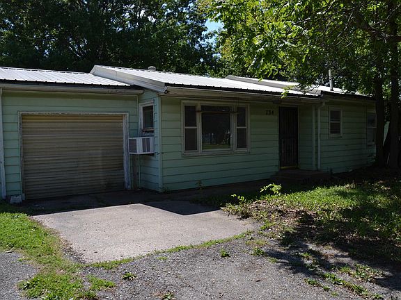 4th image of 734 S 9th St
