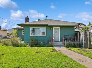 208 E 3rd St, Molalla, OR 97038