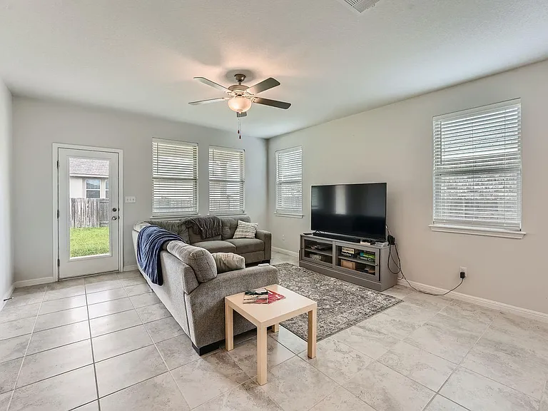 104 Red Cedar Ct — Photo 3
