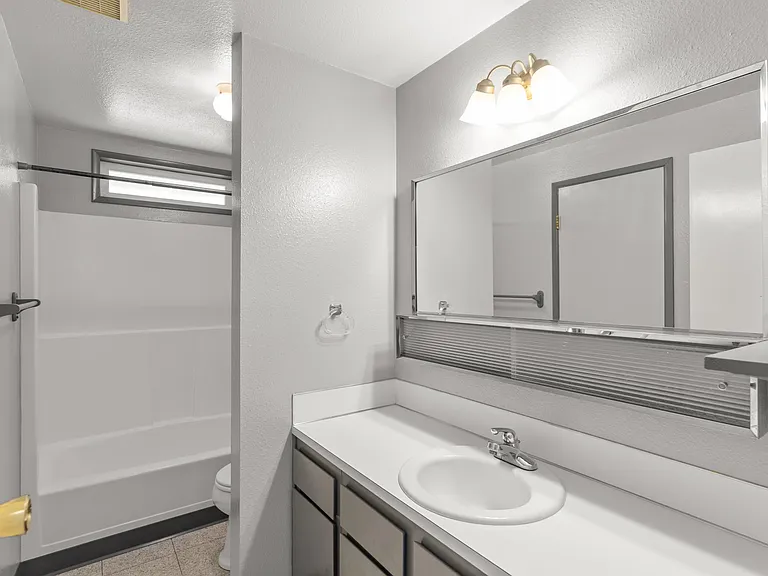 630 Bender Ln — Photo 13