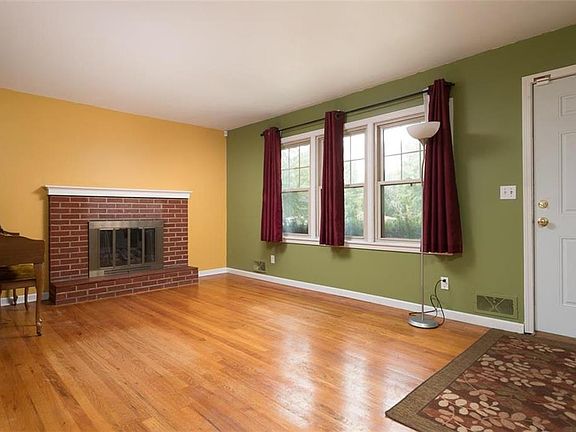 3rd image of 4829 S Sterling Ave