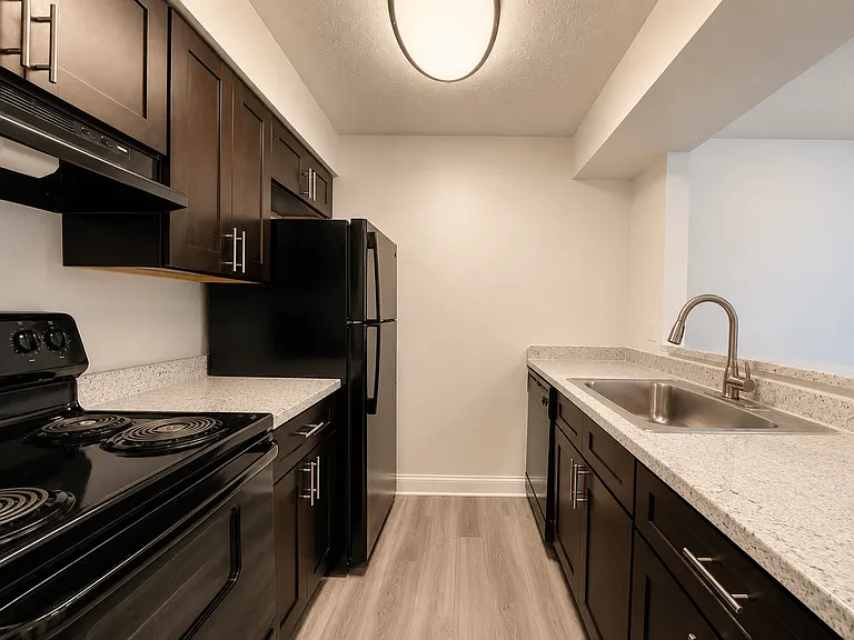 Camelot East Apartments — Photo 10