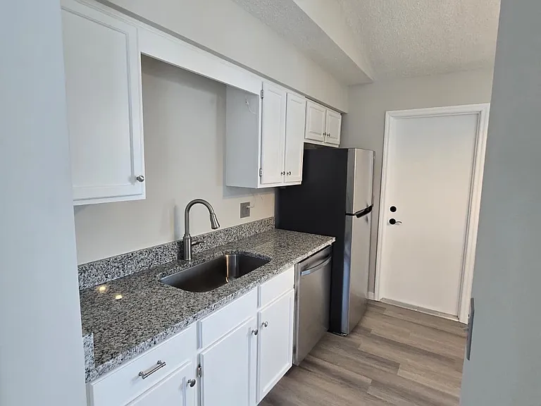 653 Koala Ct — Photo 8