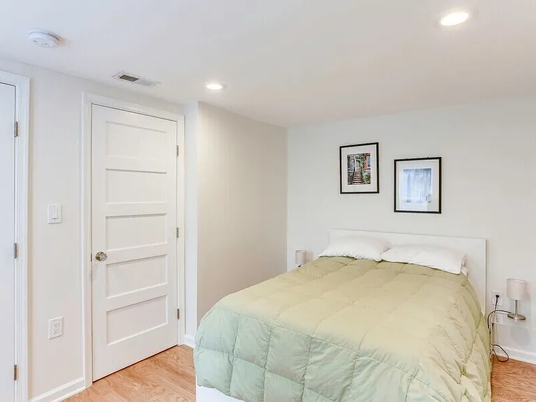 1010 C St SE #B — Photo 18