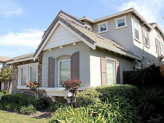 2nd image of 396 N Sierra Madre Street