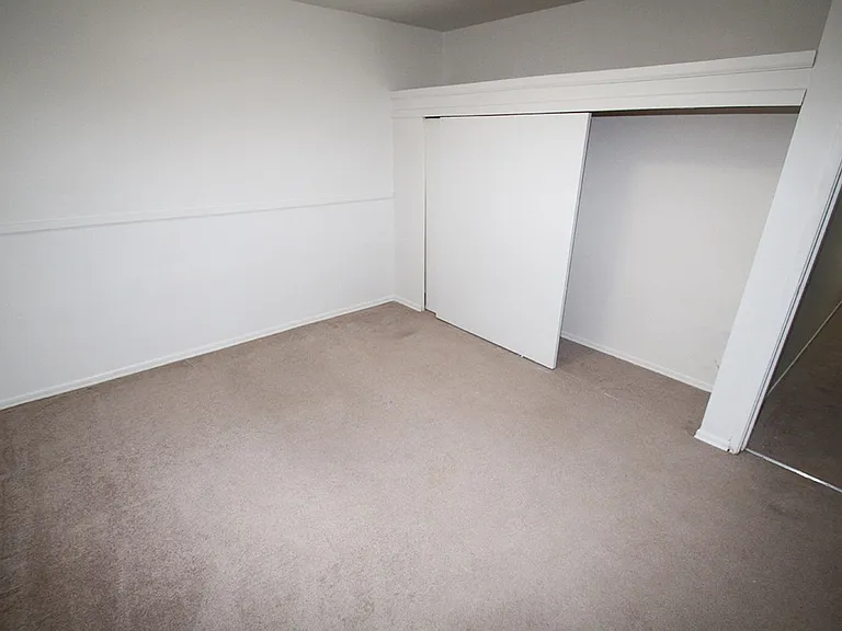 5112 Ravenna Apartments - Ravenna — Photo 15