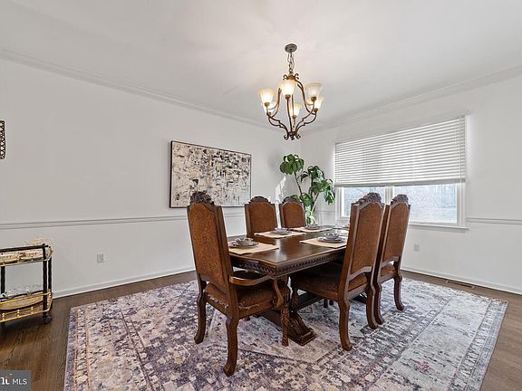 4th image of 2 Garden Terrace Ct