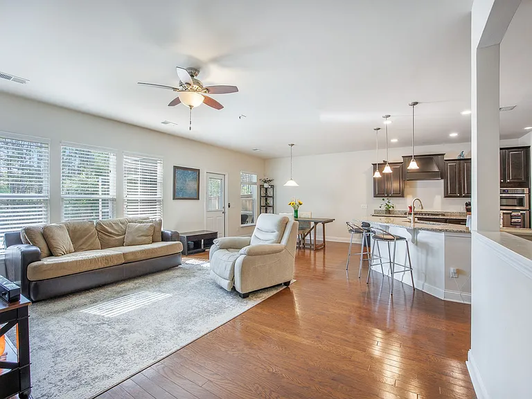 321 Decatur Dr — Photo 13