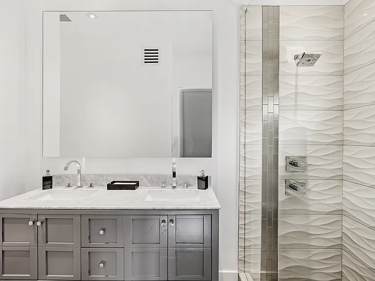 10011 E Windrose Dr — Photo 23