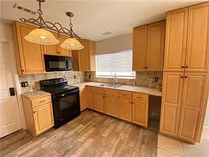 1409 Madrid Way - A — Photo 4