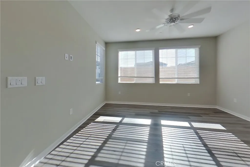 4 bed, 2.5 bath, 1689 sqft, $3,489 — Photo 2
