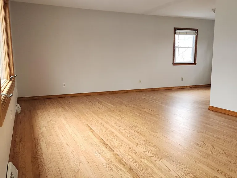 1023 Lexington Dr — Photo 7
