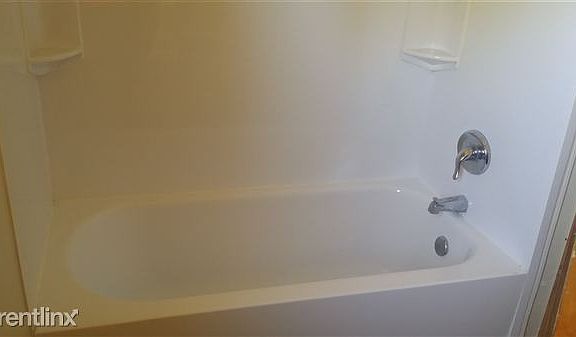 Main Bath Tub