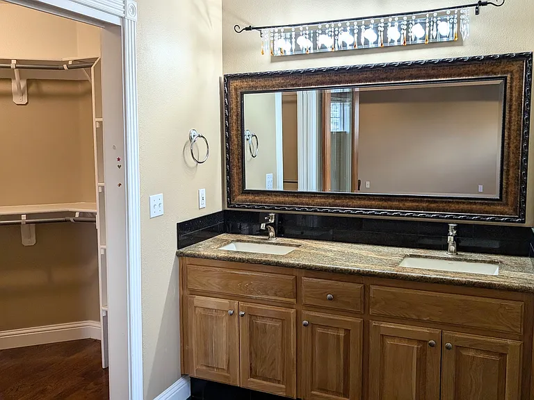 450 NW Pacific Grove Dr — Photo 10