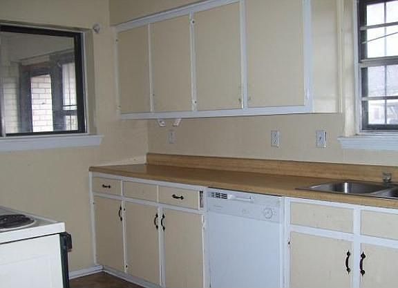 4th image of 300 Pecan St