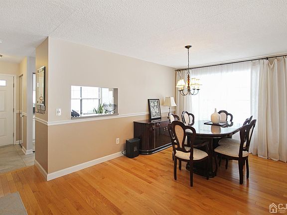 3rd image of 296 Bromley Pl