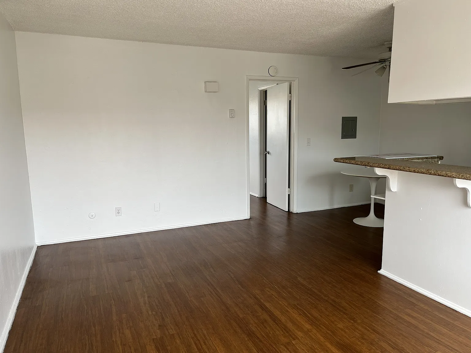 4264 Euclid Ave — Photo 2