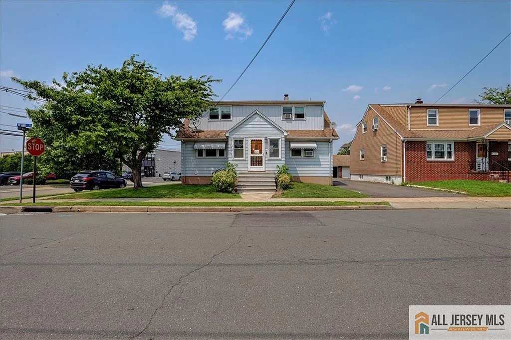 2 bed, 1.0 bath, 1910 sqft, $1,900 — Photo 3