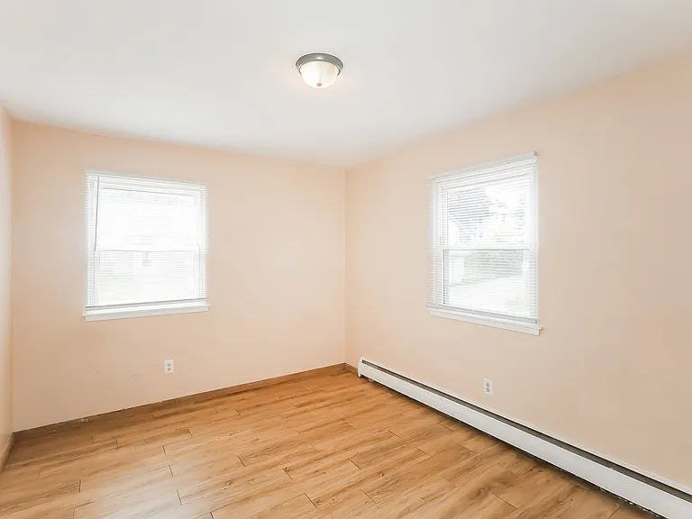 1015 York Ave — Photo 38