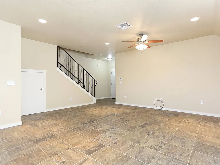 211 Circle Ct — Photo 7