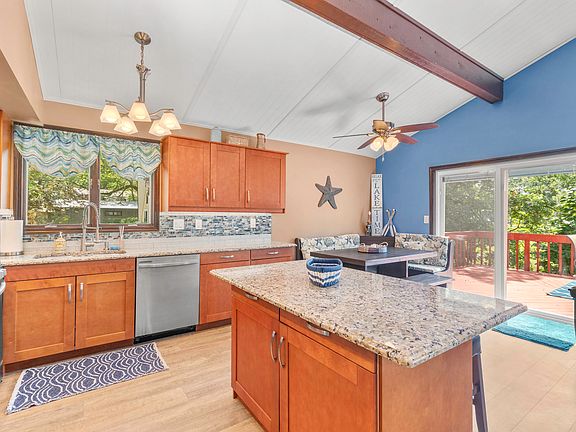 3rd image of 1301 Holiday Dr