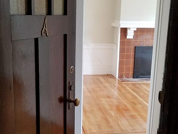 Entry to the unit from the indoor stairwell leading down to the street.