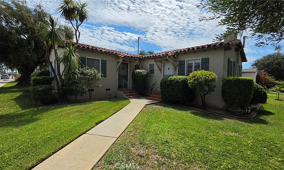 2102 La Paloma Ave
