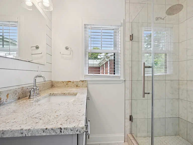 2318 Amesbury Ave — Photo 24
