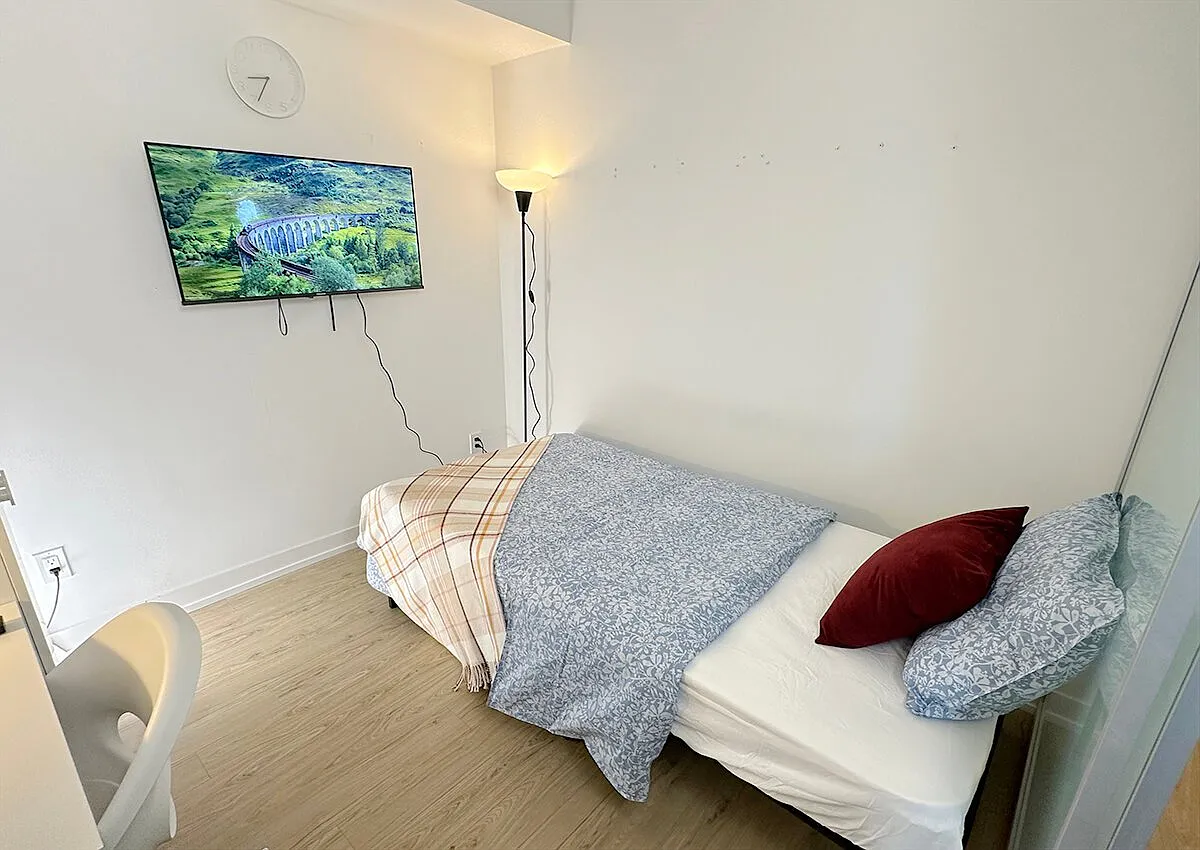 Den Room - Wood St & Church St — Photo 1