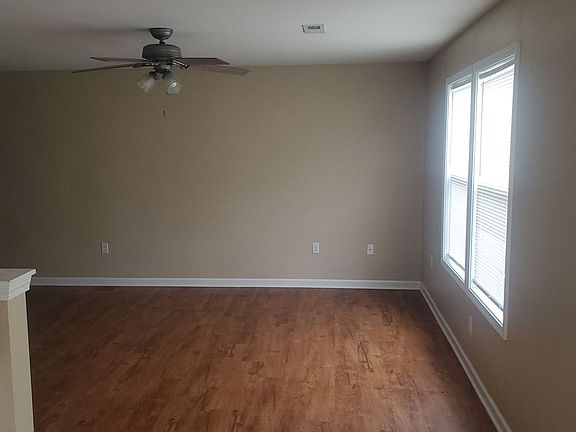 3rd image of 914 Kramer Ct