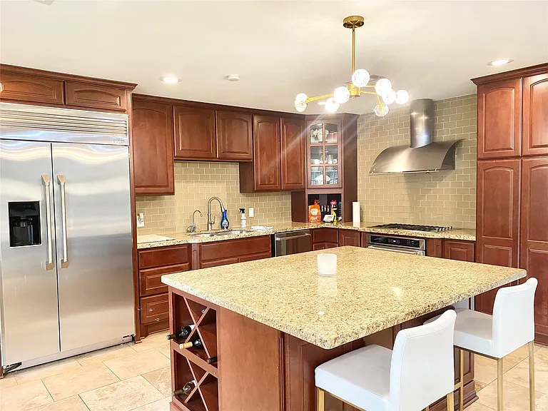 729 Camelot Ln — Photo 6