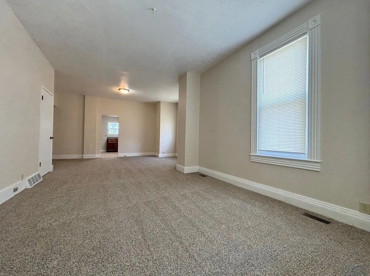 Updated 3-Bedroom Lower-Level Duplex Near Morningside University — Photo 4