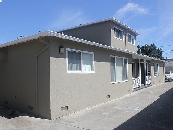 3rd image of 3286 Anita Ct