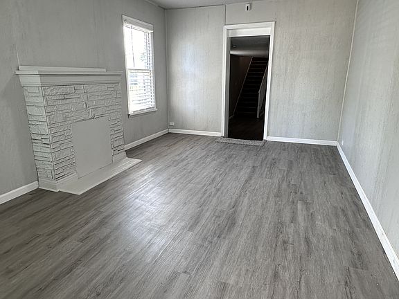 4th image of 229 W Vanderbilt Dr